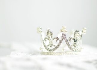 Co symbolizuje Tiara?