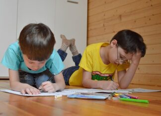 Co charakteryzuje orientację na samokształcenie według Vestera i Fielda?
