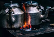 Co wychodzi taniej czajnik elektryczny czy indukcja?
