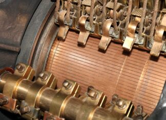 Z czego zbudowany jest komutator?