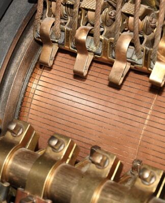 Z czego zbudowany jest komutator?