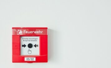 Czy czujka ruchu reaguje na kota?